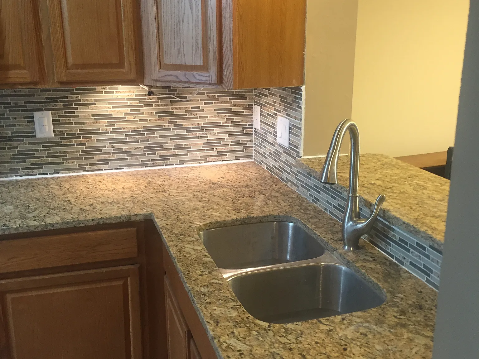 2 bed, 1.5 bath, 1020 sqft, $1,595 — Photo 2