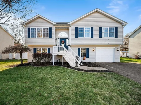 38 Desmar Ct, Warwick, RI 02889