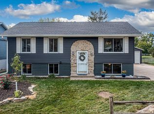 1833 Northbrook Dr NE, Cedar Rapids, IA 52402