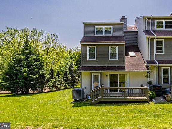 3rd image of 4208 Franklin Ct