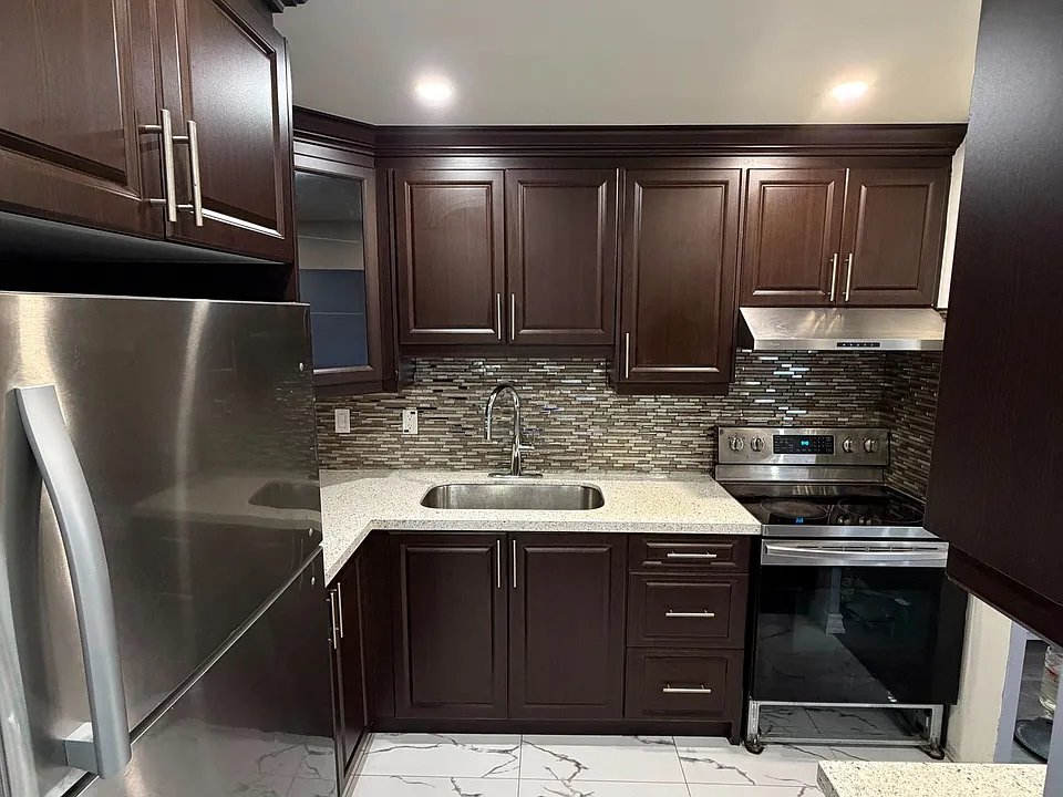 180 Markham Rd #1703