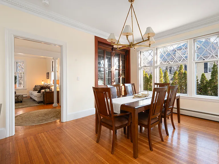 Main Level Full Size Dinning room