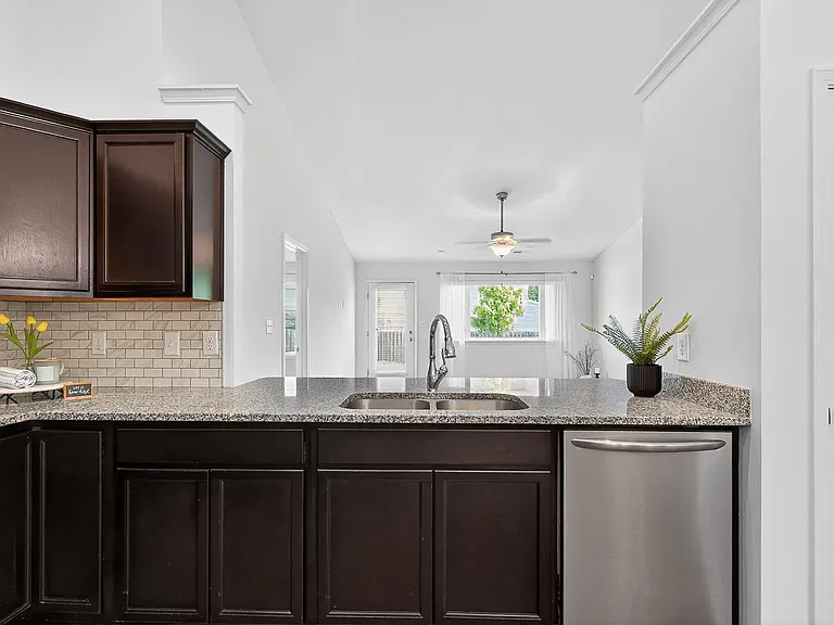 3272 Maitland Dr — Photo 23
