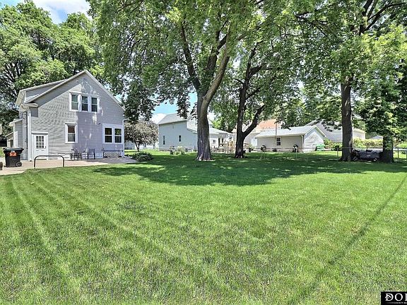 3rd image of 643 W Military Ave
