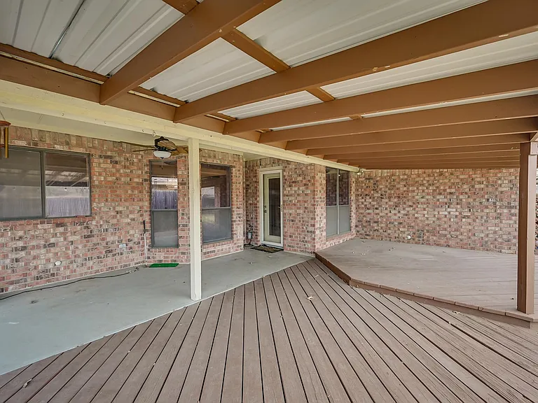 2306 Lovell Ct — Photo 26