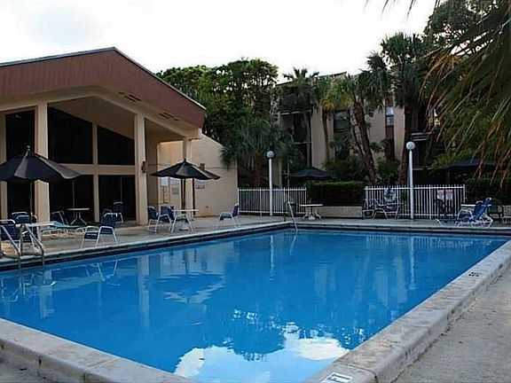 5th image of 14211 N Kendall Dr APT E406