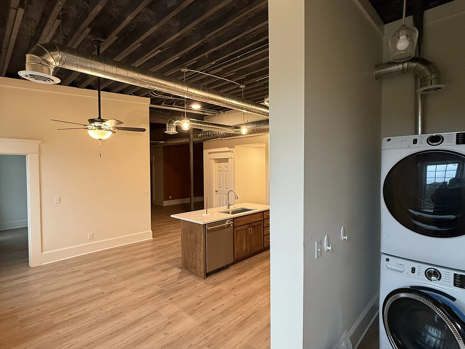 Franklin - Residential - 33.5 N Broad — Photo 3