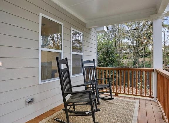 3rd image of 1422 Pierce Ave SE