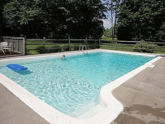 4th image of 1256 School Ln