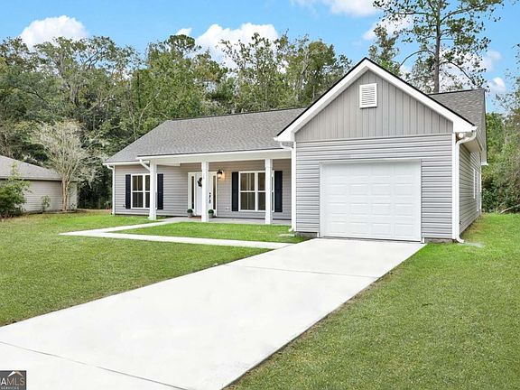 2nd image of 124 Creekwood Cir