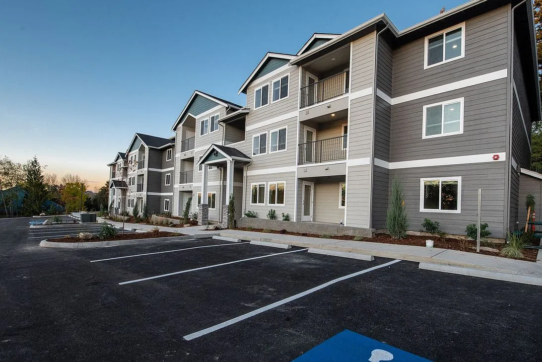 Huntington Place Apartments — Photo 4