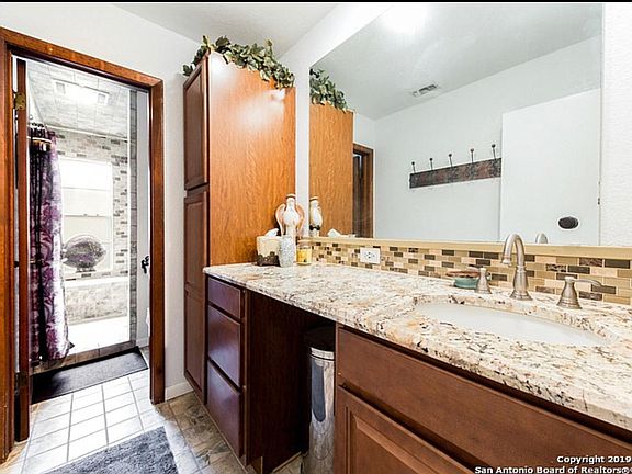 4th image of 13527 Hollow View St