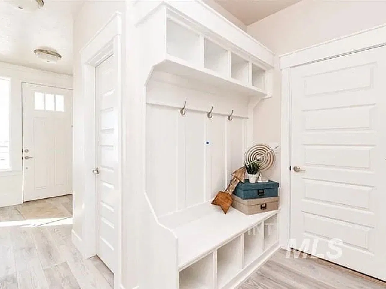 4 bed, 2.5 bath, 2426 sqft, $3,195 — Photo 4