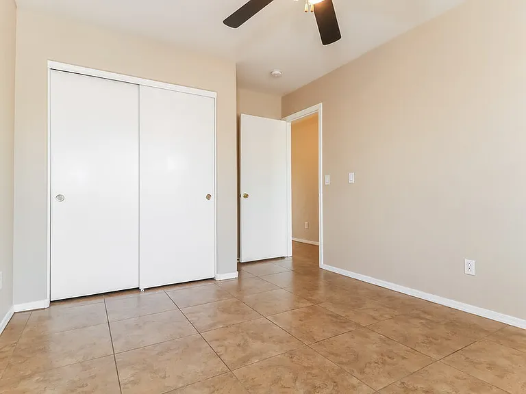 9015 W Roanoke Ave — Photo 15