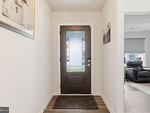 3rd image of 109 Grasmere St