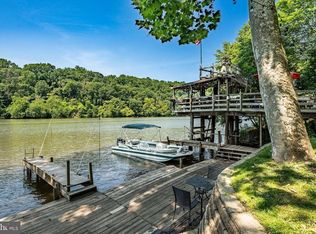 2 River Rd #B, Philadelphia, PA 19128