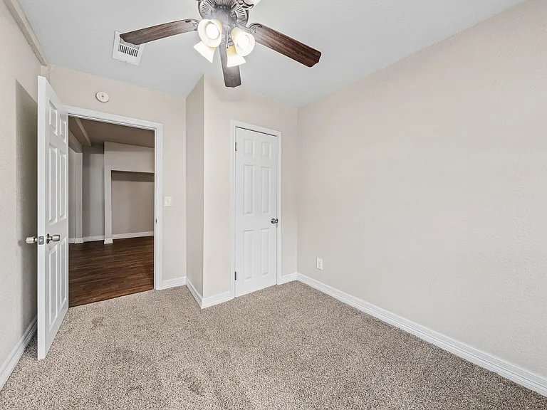 11700 N Oak St — Photo 35