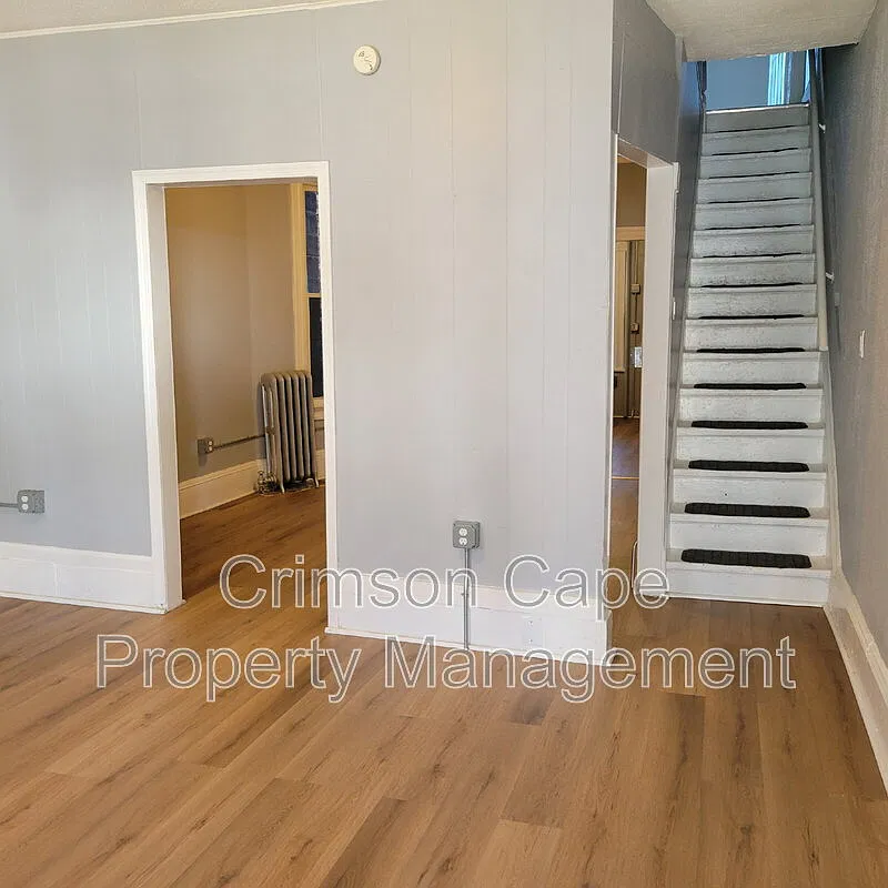 3 bed, 1.0 bath, 1100 sqft, $1,350 — Photo 3