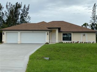 920 NE 34th Ln, Cape Coral, FL 33909