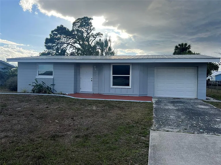 394 Ferris Dr NW — Photo 1