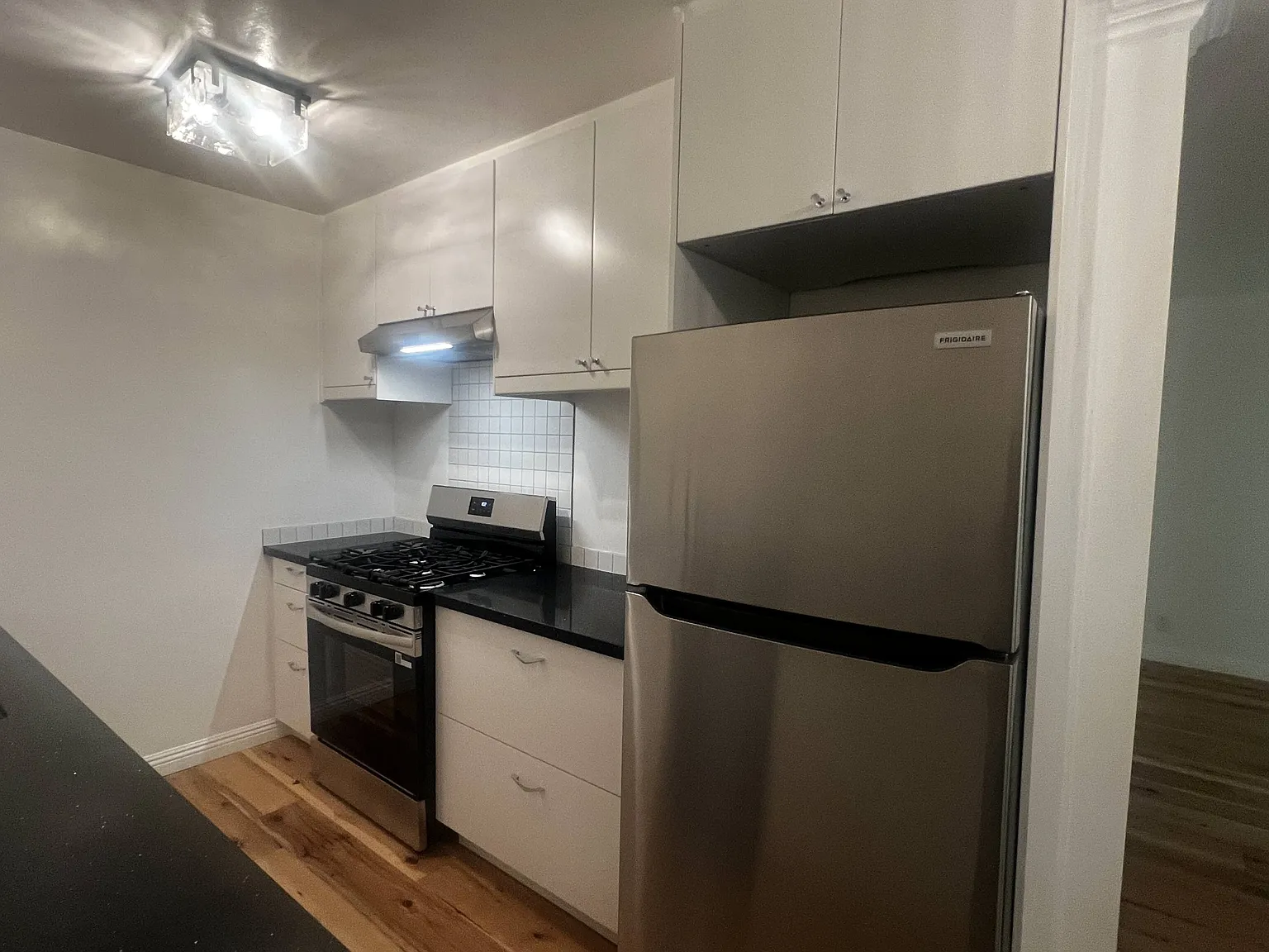 2520 North Beachwood Drive - 6 — Photo 3