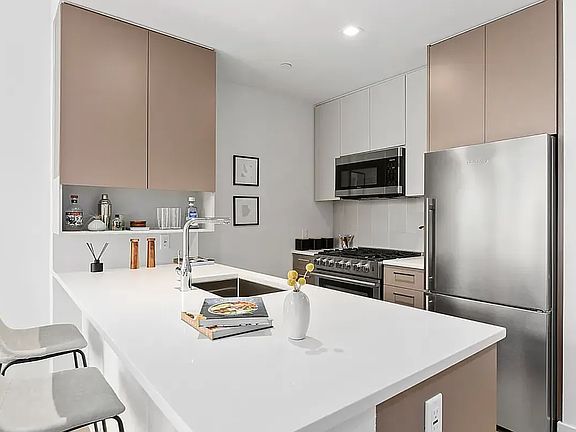5th image of 92-27 160th St #2204