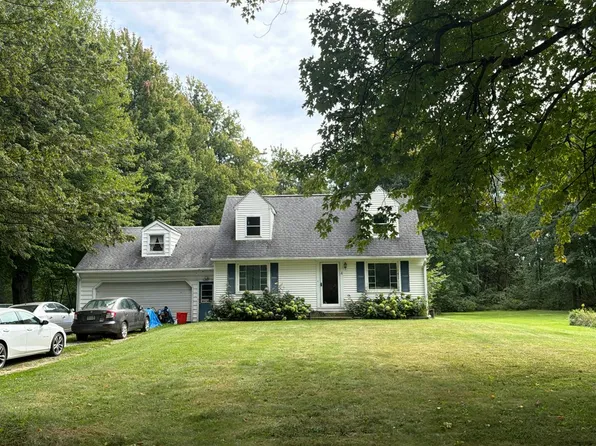 8429 E Lake Rd, Erie, PA 16511