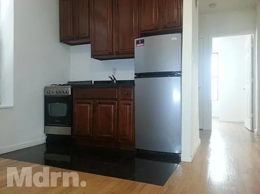 Rented by Mdrn Residential | media 9