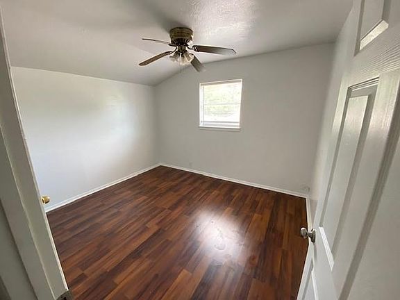 3rd image of 1215 W Hunt St