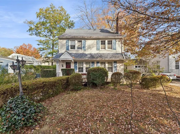 142 Elton Road, Stewart Manor, NY 11530