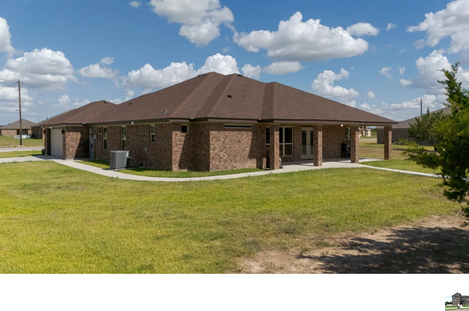 4 bed, 2.5 bath, 2272 sqft, $2,300 — Photo 2
