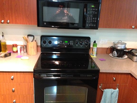 3rd image of 906 Dexter Ave N APT L318