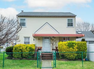 130 Franklin St, Elmont, NY 11003