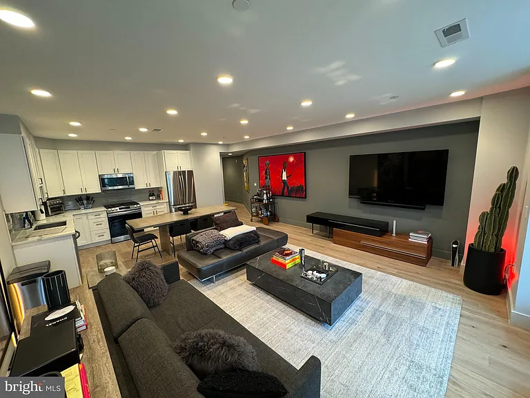 646 Newton Pl NW #201 — Photo 2