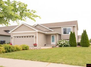 101 Pinehurst Dr, Mankato, MN 56001