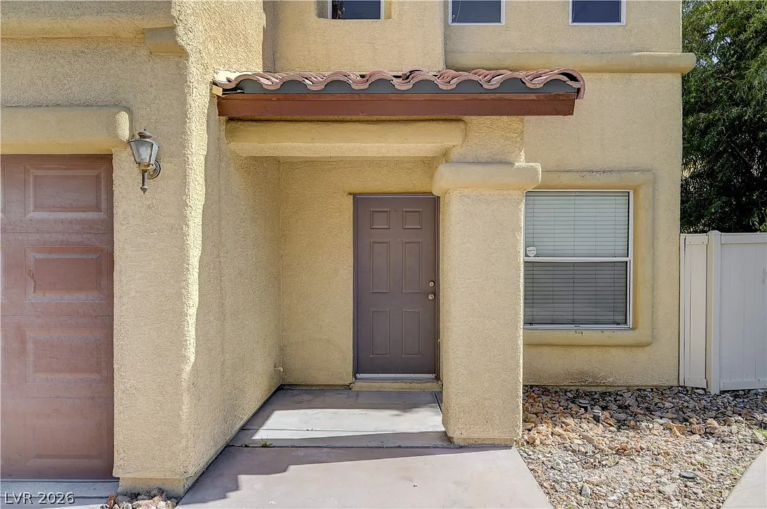 4 bed, 2.5 bath, 1957 sqft, $2,150 — Photo 4