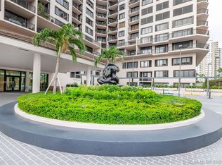540 Brickell Key Dr APT 800, Miami, FL 33131