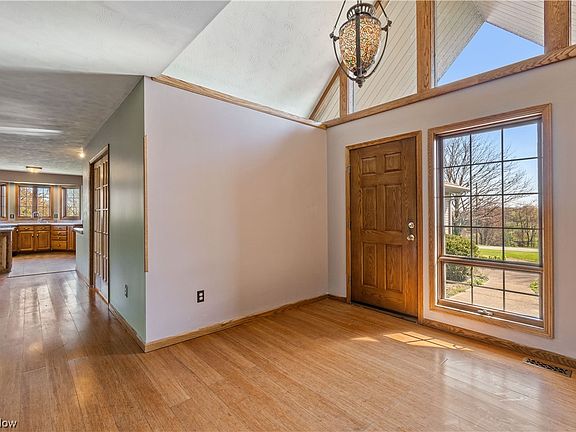 5th image of 62788 Oak Ln