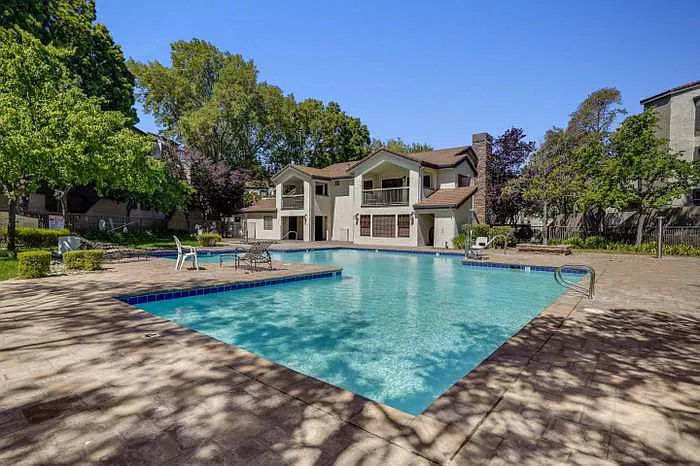 880 E Fremont Ave — Photo 17