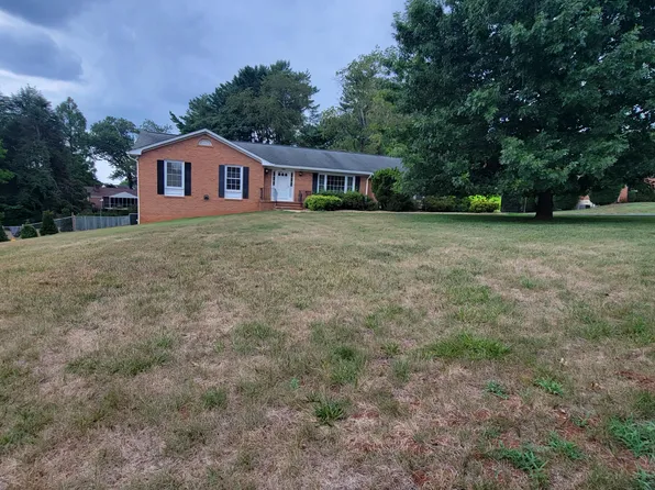 1504 Meadowview Ln, Martinsville, VA 24112