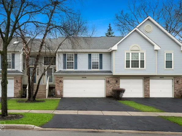 2696 S Embers Ln, Arlington Heights, IL 60005