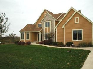 S73W15178 Cherrywood Dr, Muskego, WI 53150
