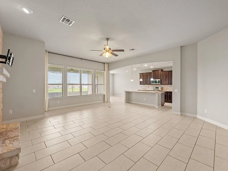 3537 Hurricane Trl — Photo 2