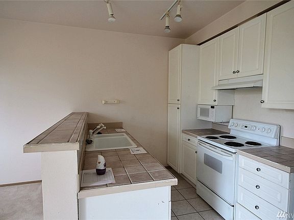 4th image of 10825 SE 200th St #203