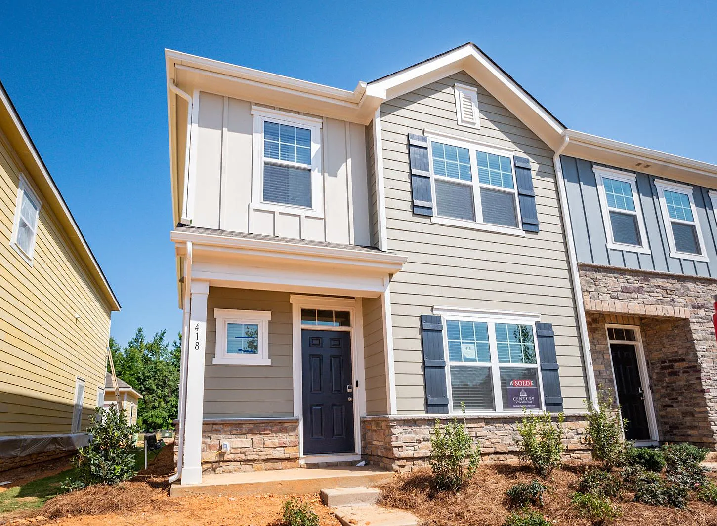 3 bed, 2.5 bath, 1839 sqft, $2,100 — Photo 1
