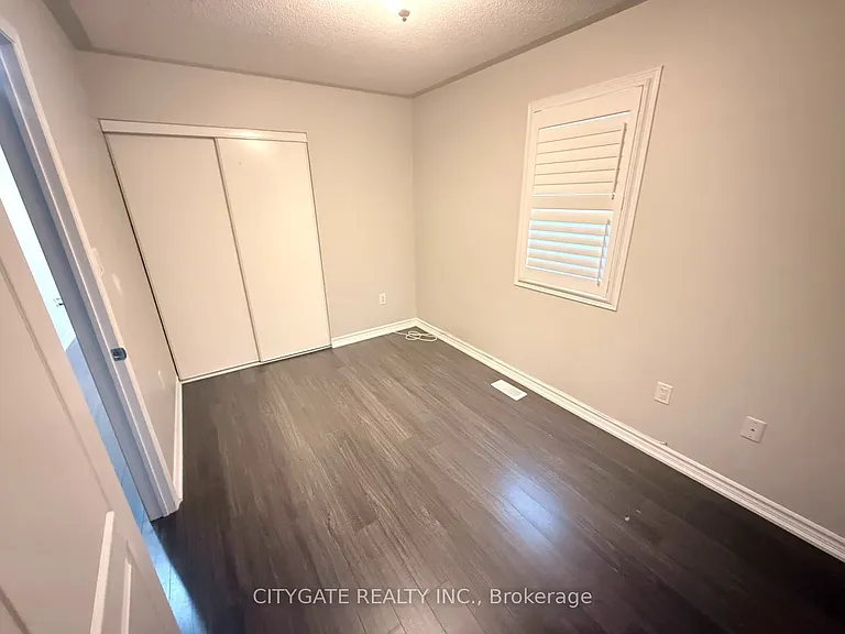 124 Crystalview Cres E — Photo 20