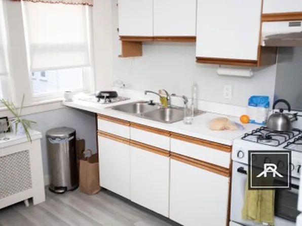 94 Kent Sq #2, Brookline, MA 02446