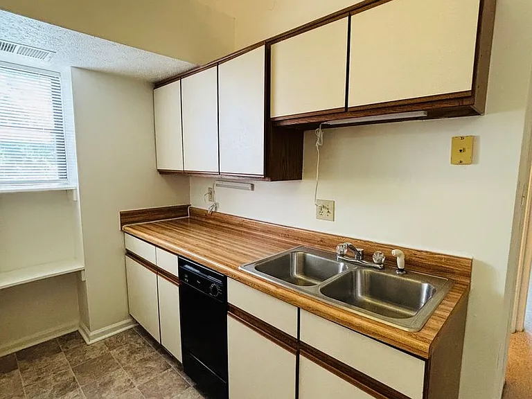1400J University City Blvd — Photo 5