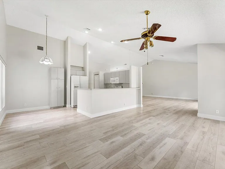 5809 Sun Pointe Cir — Photo 7
