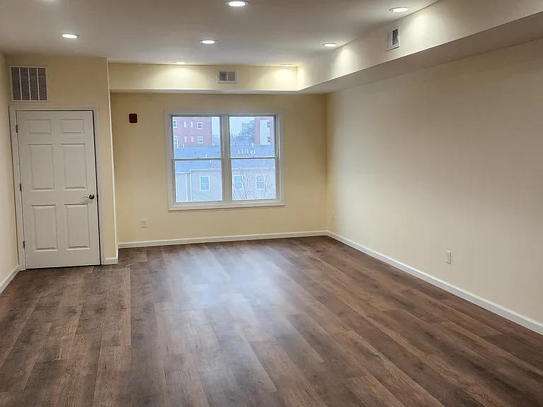 431 Morris Ave #3 — Photo 9